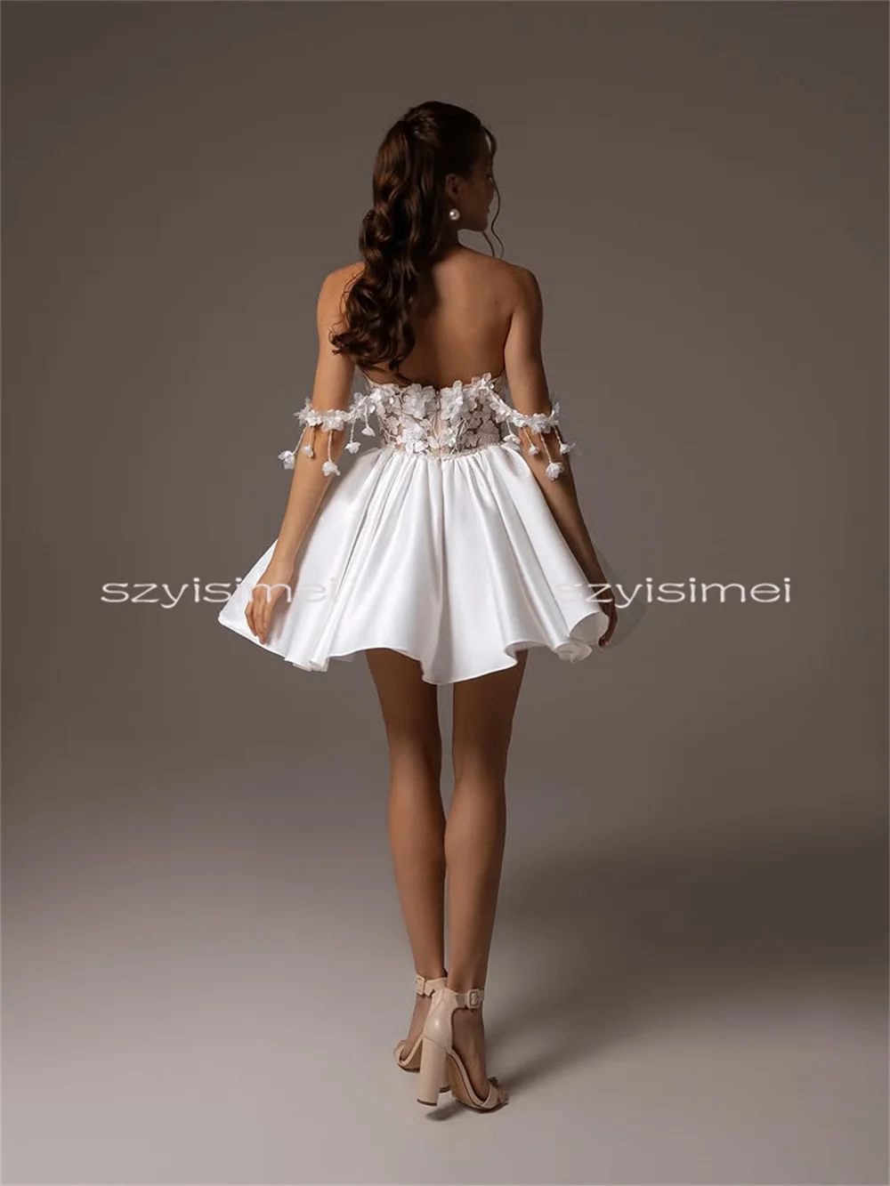 Vestido de novia con apliques de encaje y escote en forma de corazón, vestido de fiesta sin mangas Sexy para mujer, Mini vestidos de novia de línea A 2026
