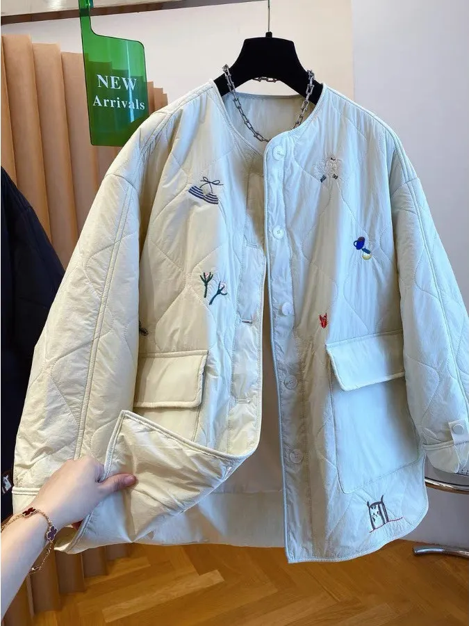 معطف شتوي نسائي فضفاض بياقة فضفاضة من القطن خفيف الوزن ومطرز من Ele معطف شتوي كوري عصري طويل Sve