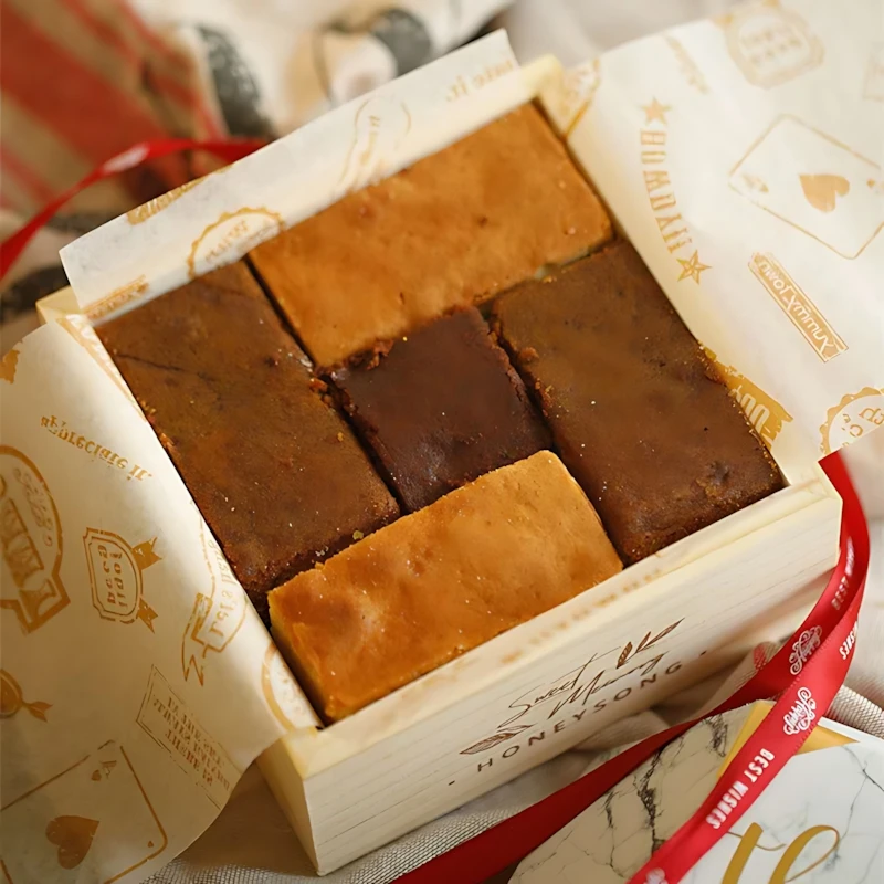 50Pcs 25×21.5cm Retro Gold Print Wax Paper Sheets - Waterproof, Greaseproof & Non-Stick Food Wrappers, Ideal for Baking