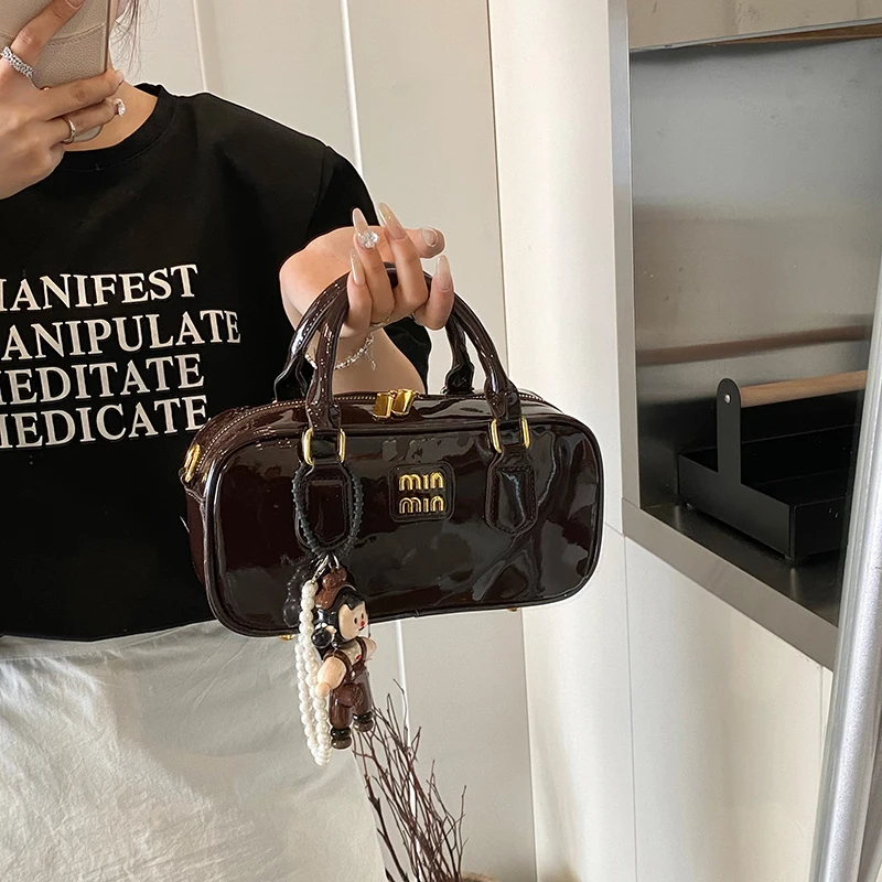 

Vintage Inspired Fashionable Crossbody Bag With Unique Letter Logo And Premium Leather Material