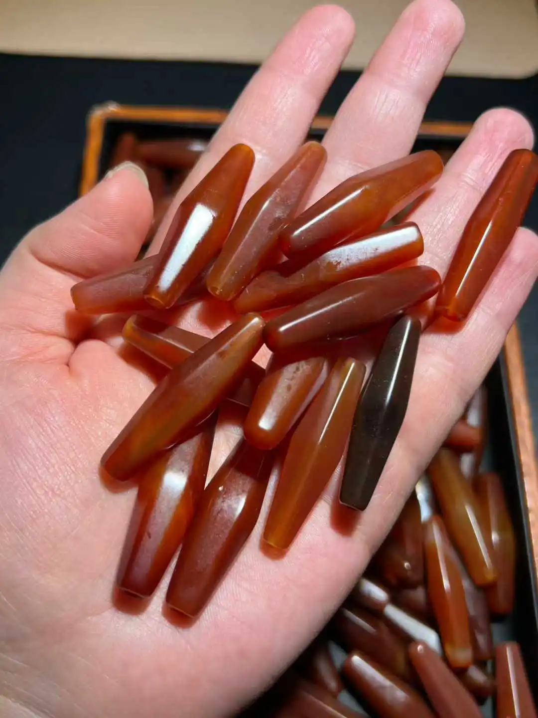 

50 шт./лот, 40*11 мм, красные филигранные бусины из натурального агата в форме шестигранной трубки для рукоделия