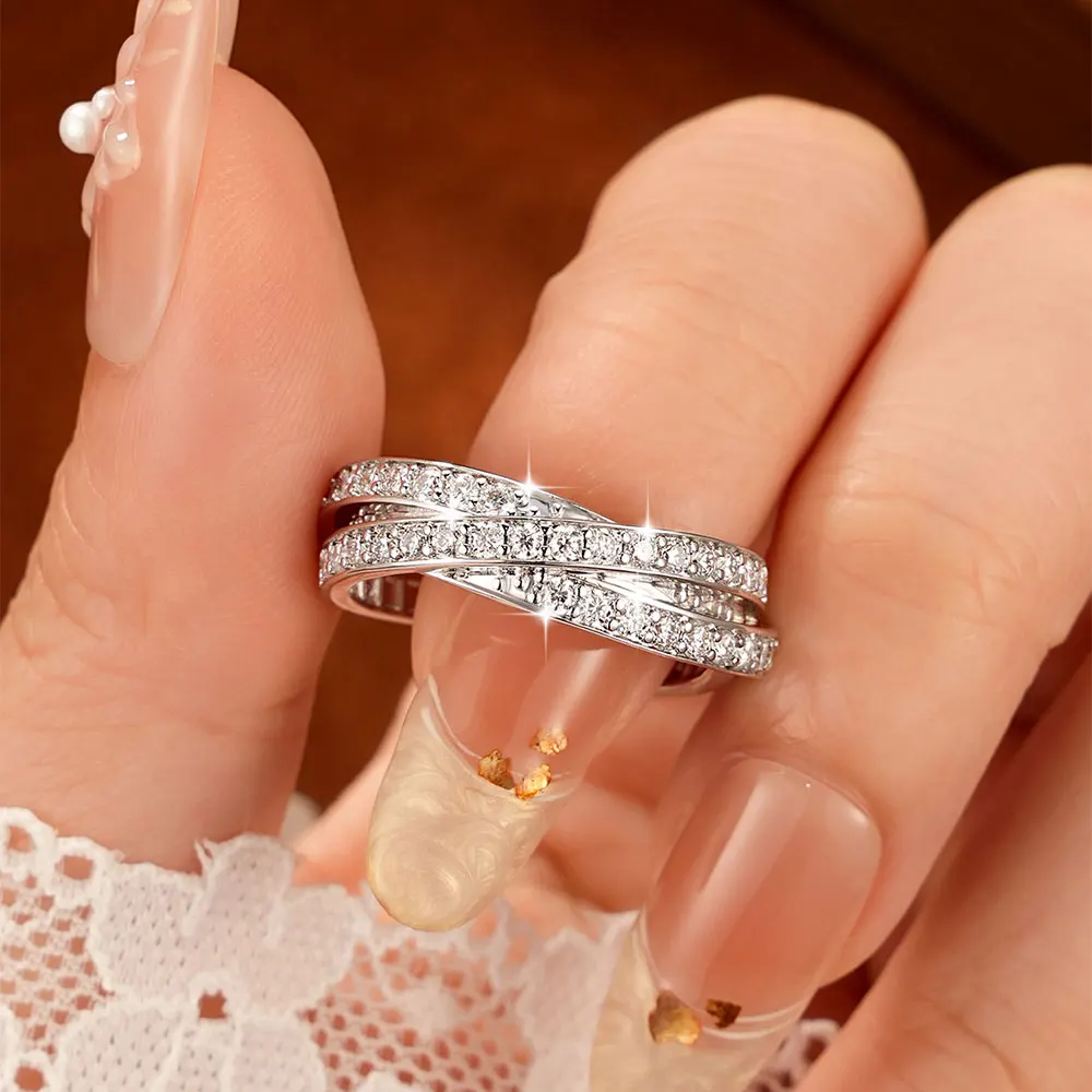 Abestecom 14K Weißgold plattierte Damenringe mit D-farbenem Moissanit, ineinander verschlungener Dreifachband-Stapelring, Hochzeits-Eternity-Schmuck – Detail 2