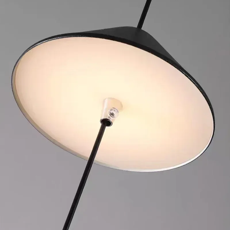 Plafonnier LED Suspendu au Design Moderne, Disponible en Noir et Blanc, Luminaire Décoratif d'Nik, Idéal pour un Salon ou une Chambre à Coucher, Livraison Directe