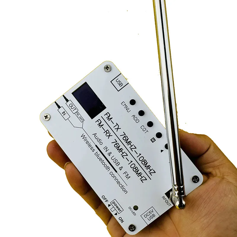 0.5W 스테레오 FM 송신기는 USB Bluetooth 리튬 배터리 구동 캠퍼스 FM 오디오 및 비디오 신호 송신기를 지원합니다.