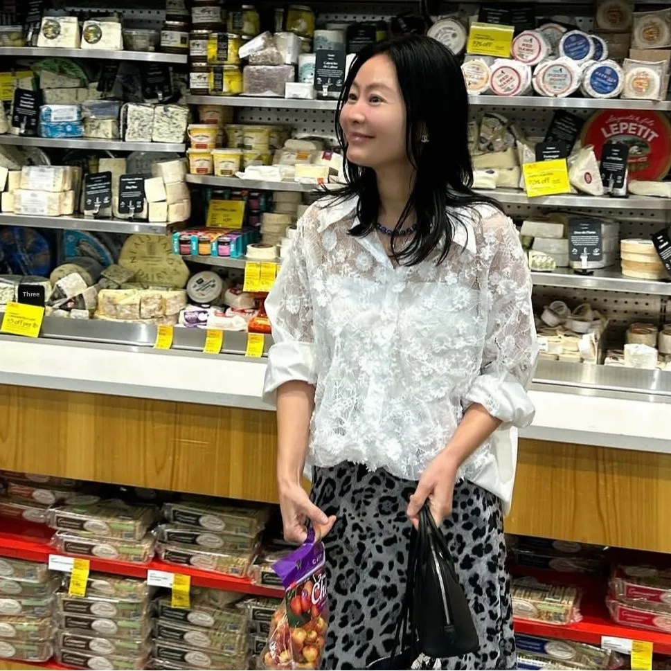 

Ранняя весна 2026: Корейская модная блузка с эффектом омоложения, с цветочным узором и вставками, универсальная, для женщин.