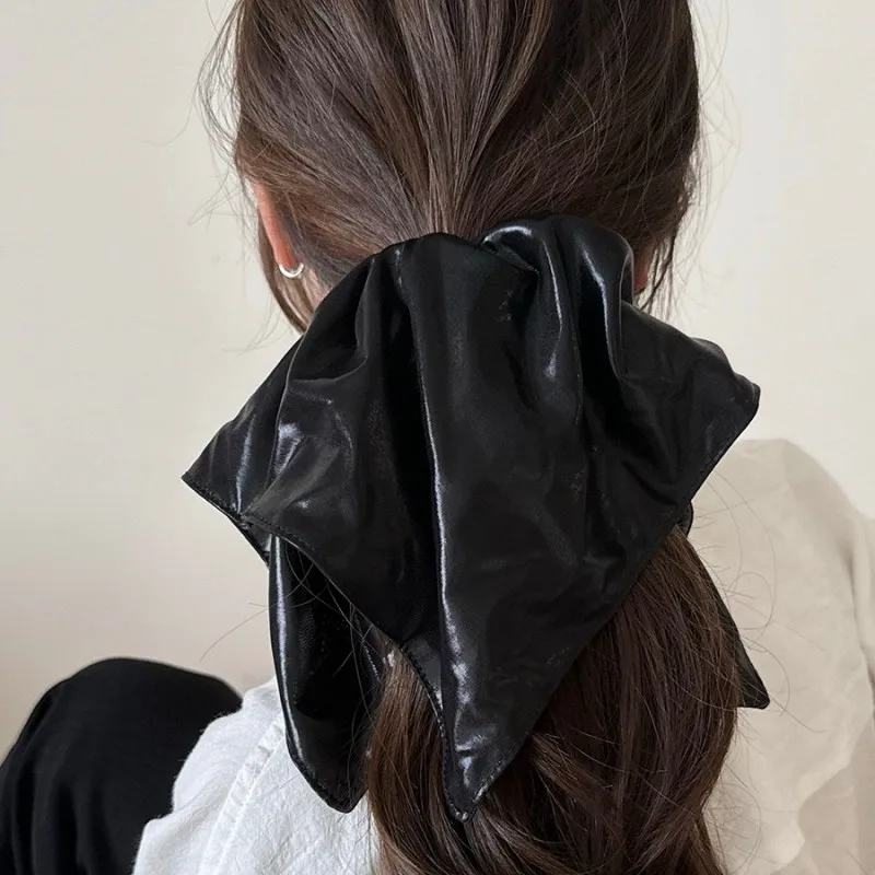 Silbernes Leder-Haarband mit quadratischem Schal, hochelastischer Haarschmuck für Frauen – Detail 4