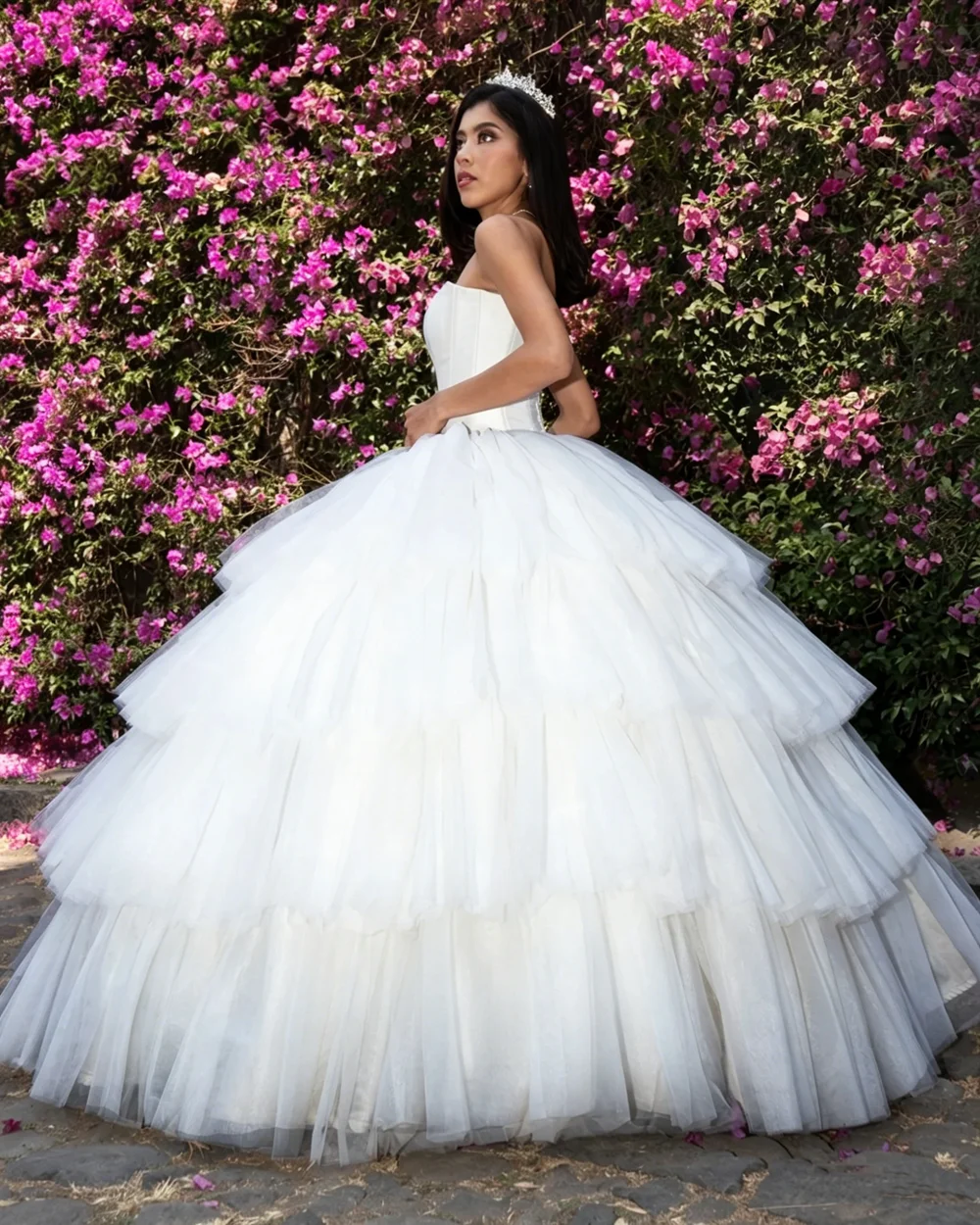 Maßgeschneidertes 2026 Klassisches Neues Brautkleid mit tiefem V-Ausschnitt, weißes Ballkleid, gestuftes, trägerloses, rückenfreies Hochzeitskleid, Vestido De Noiva – Detail 5