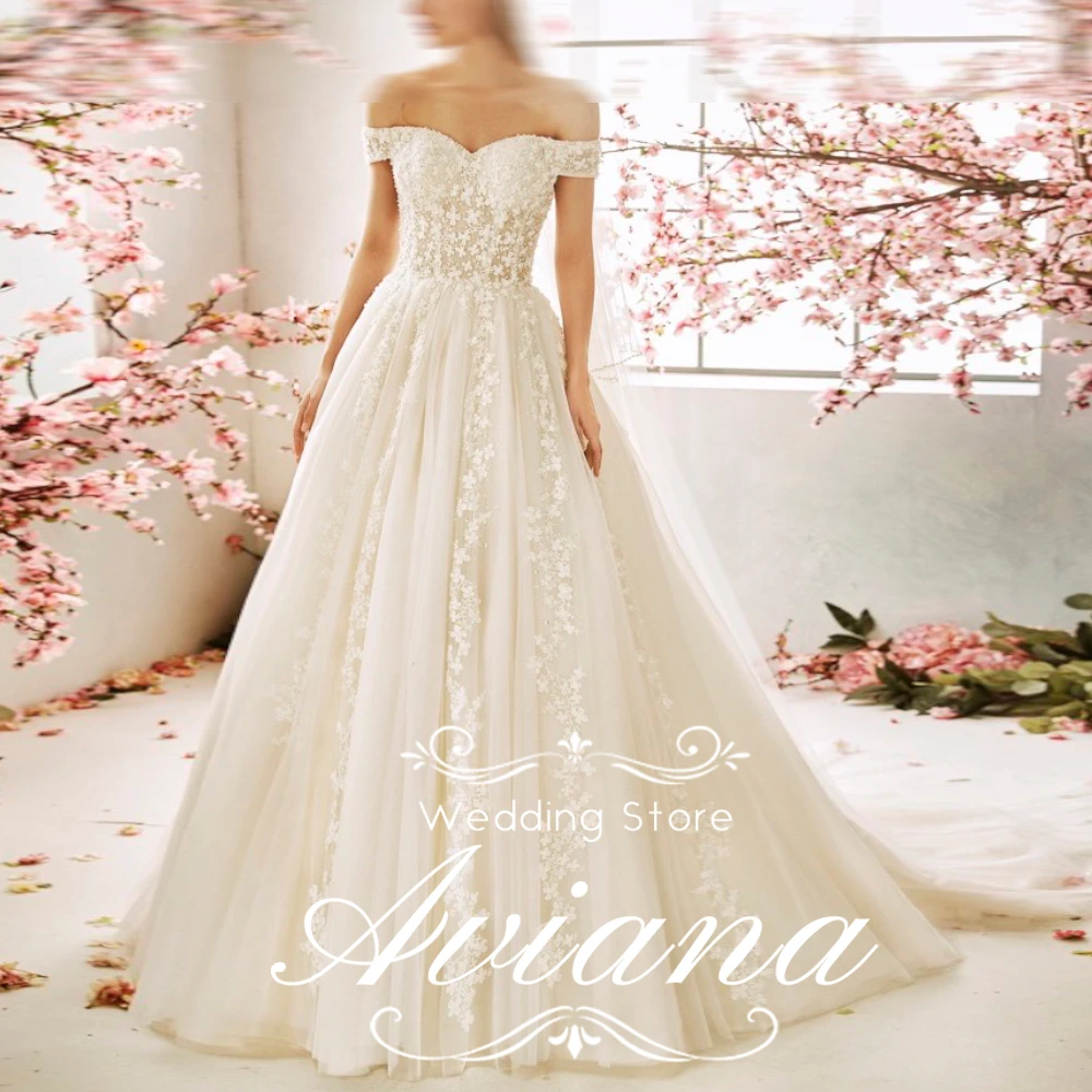 Aviana Maßgeschneiderte schulterfreie A-Linie mit Schleppe und Falten, gerüschten 3D-Blumen, ärmellos, herzförmig, rückenfrei, Empire-Satin für Damen