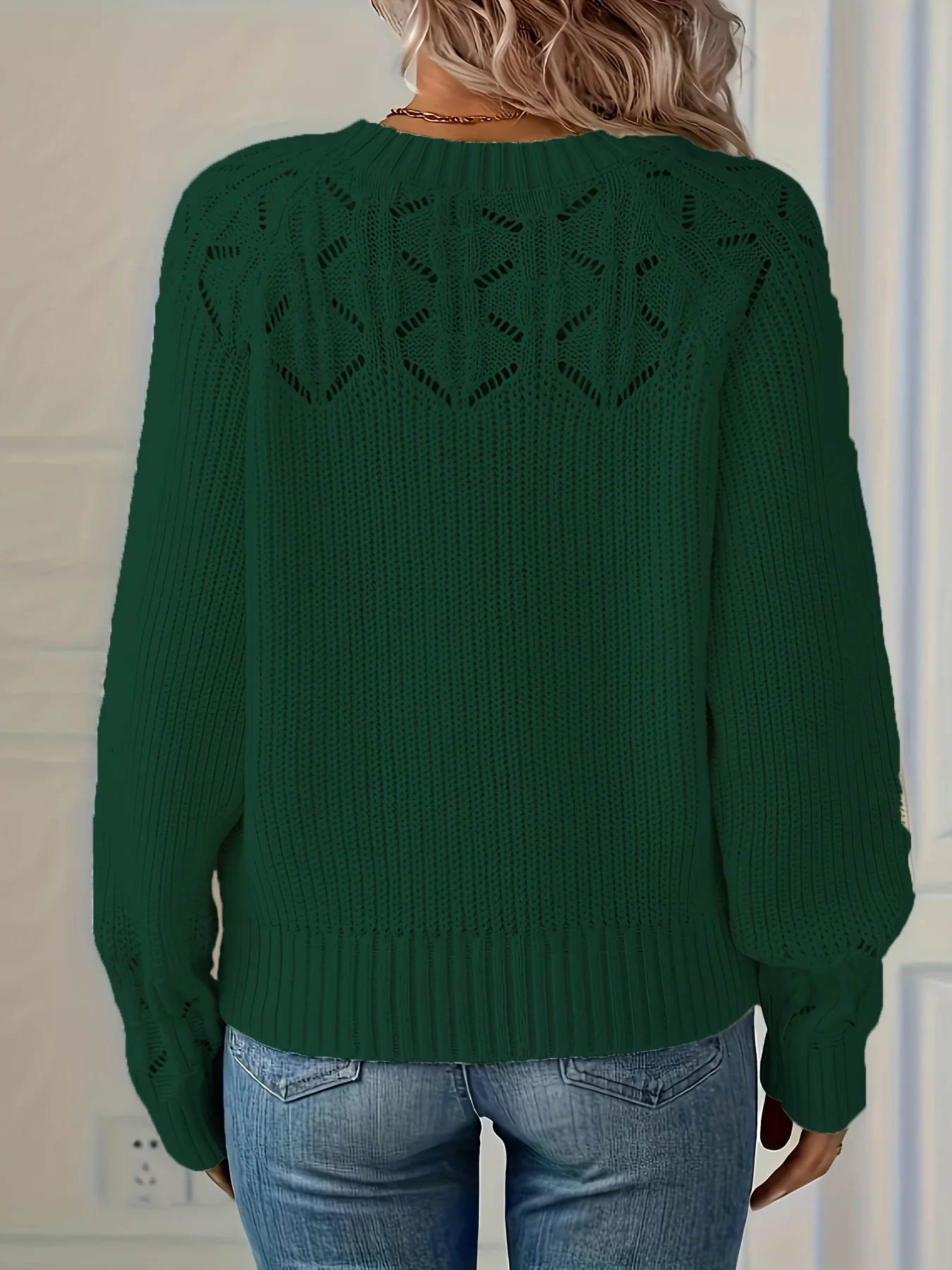 เสื้อไหมพรมถักขนาดใหญ่สีเขียวเข้มสำหรับผู้หญิง แฟชั่น เรียบง่าย คอกลมย้อนยุค ตกแต่งด้วยลวดลายกลวง