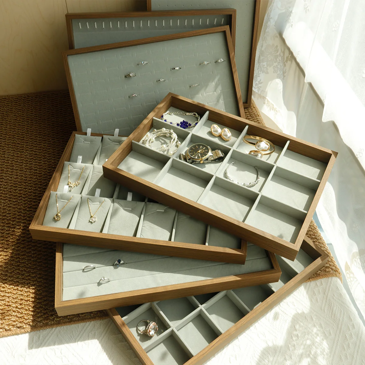 

Дисплей для ювелирных изделий цвета ореха Изысканный держатель для ювелирных изделий Портативное кольцо Серьги Ожерелье Органайзер Лотки для хранения ювелирных изделий