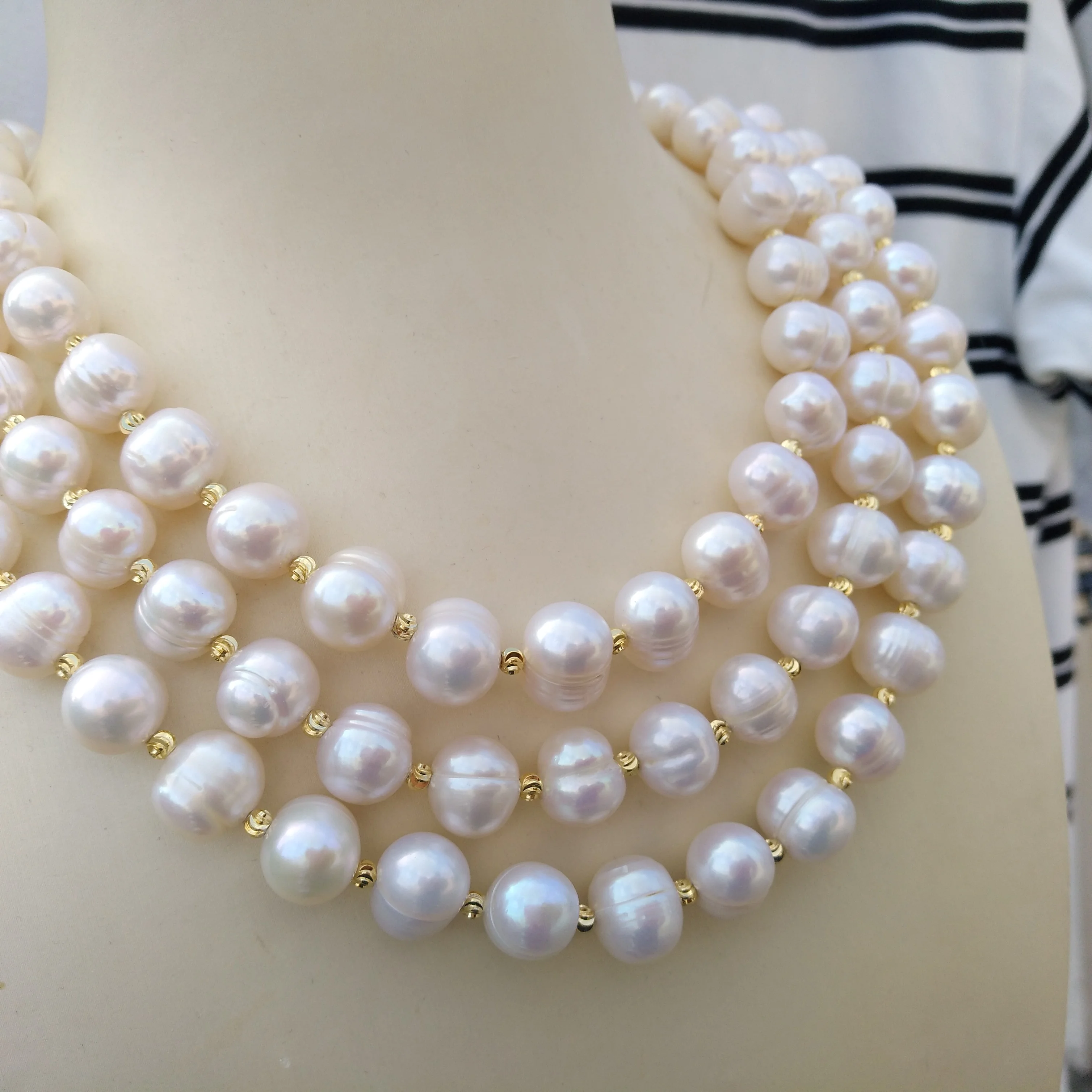 Precious 3row 10-11mm natural AAA south sea white braque pearl necklace 45CM Videos and pictures are all taken in kind.