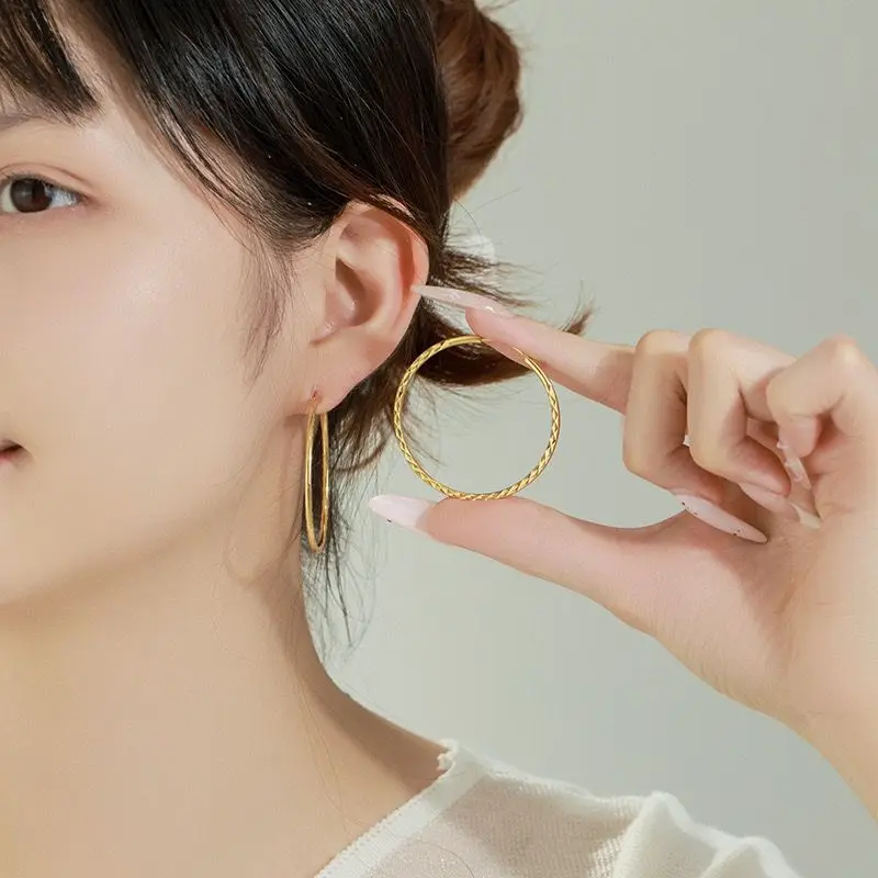 مجوهرات XP --- 30 40 ملم دائرة هوب أقراط للنساء مجوهرات الأزياء بالجملة 24 كيلو مطلية بالذهب الخالص صديقة للبيئة