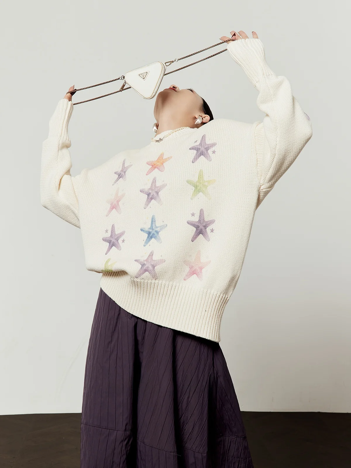 

Повседневный свободный белый свитер с круглым вырезом для женщин, новинка весенней коллекции, удобный, мягкий, вязаный, с длинными рукавами, с узором в виде звезд