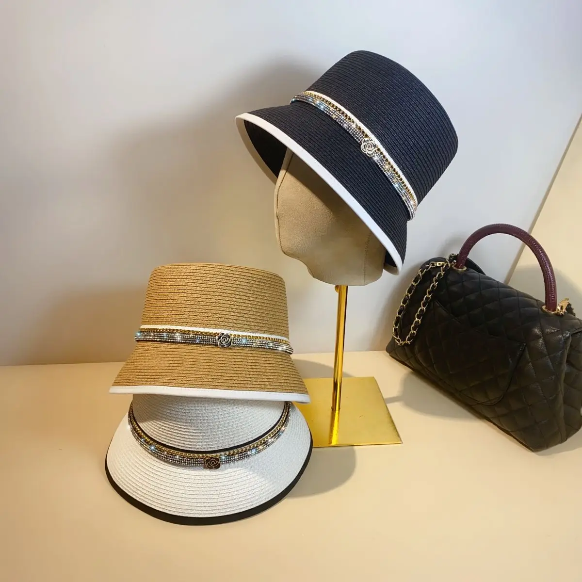 

Straw hat female small fragrant wind flower water diamond shiny chain grass woven sunshade hat sunscreen sun basin panama hat