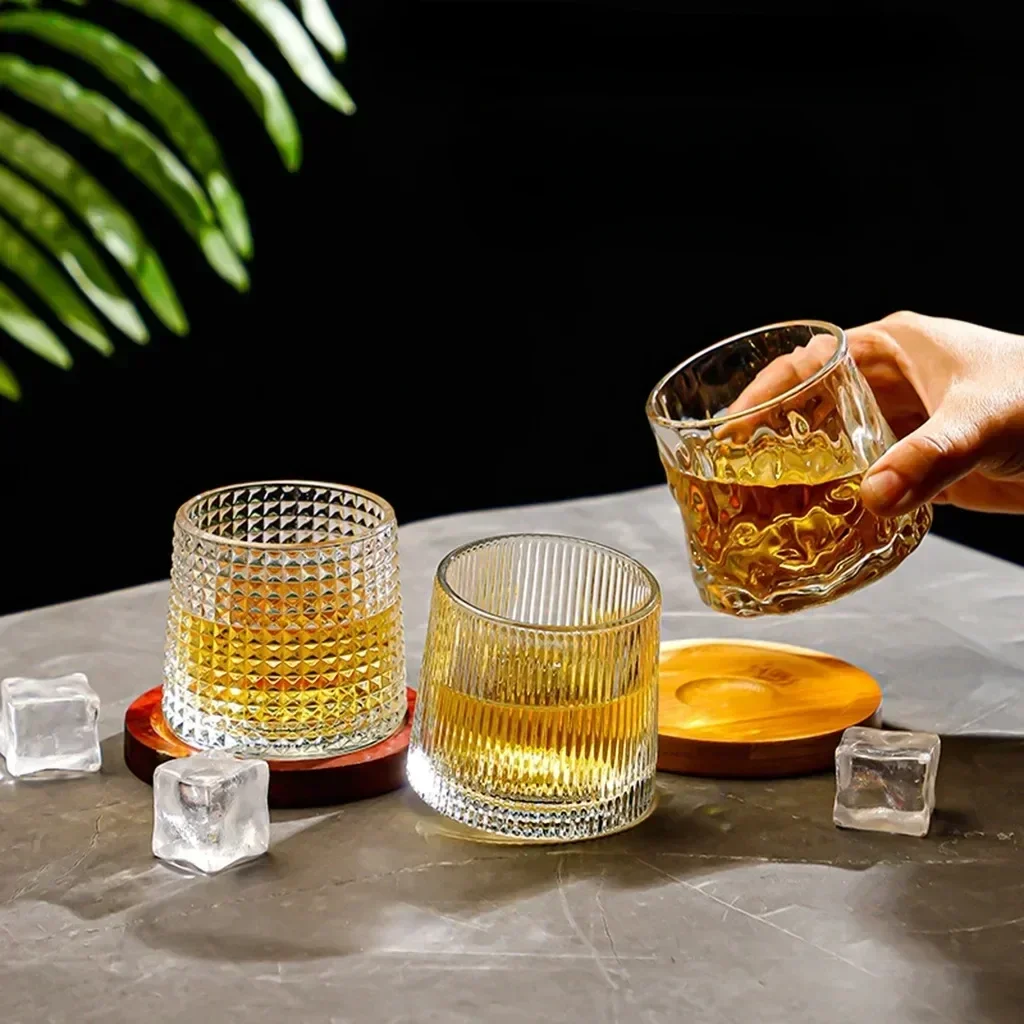 

Creative INS Wind Decompression Glass Rotating Glass Water Cup Rotating Bar Whiskey Glass Top Foreign Wine