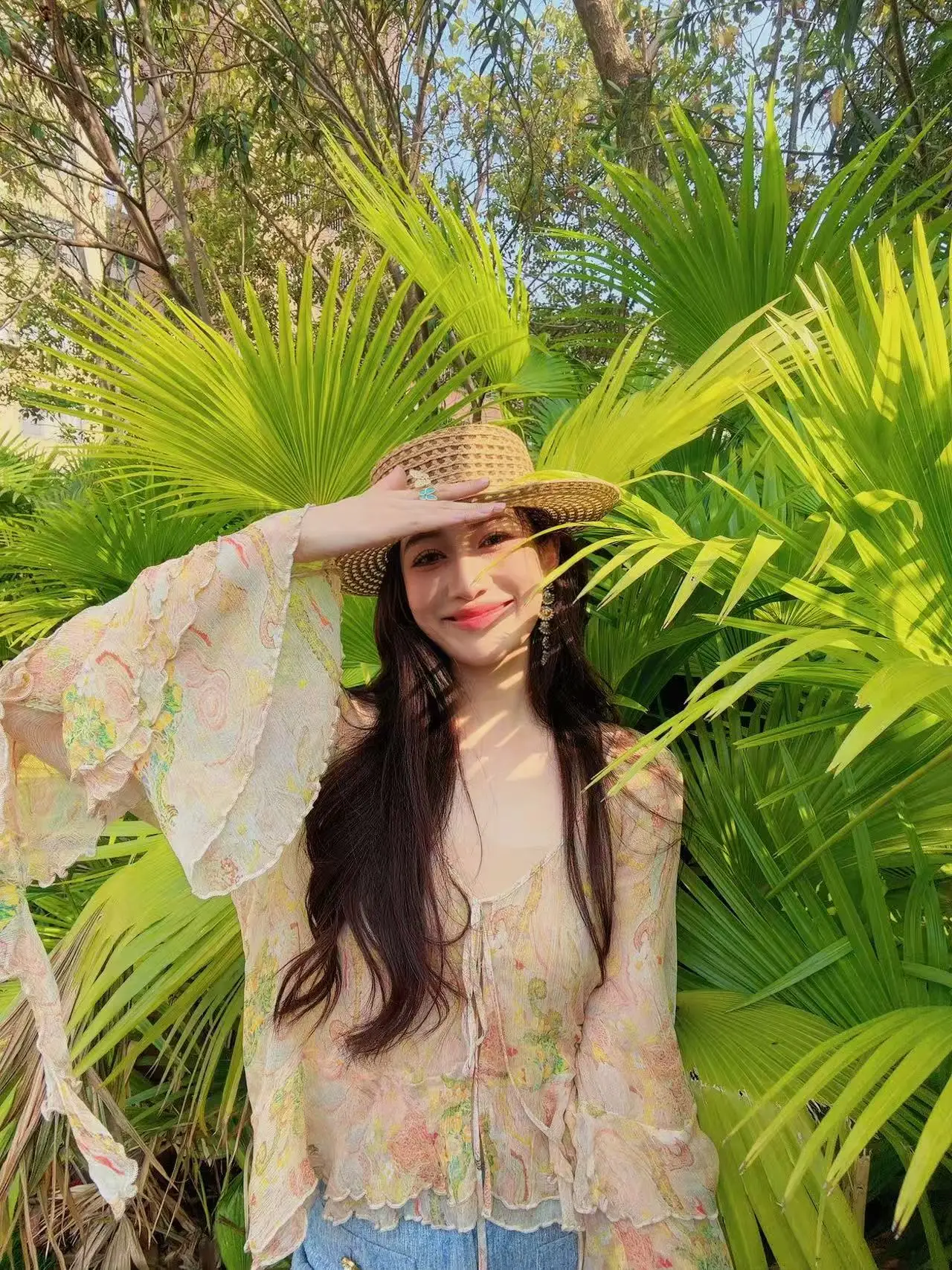 

Женская блузка JY 2026: Весенняя коллекция, зеленый цвет, тонкий шелк, V-образный вырез, рукава-колокол, длинный рукав, модный ретро-стиль, цветочный узор