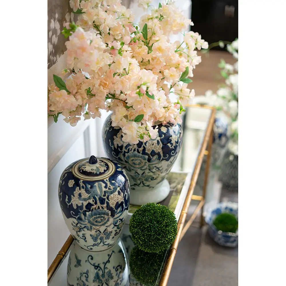 Underglaze hand-painted blue and white porcelain, storage tank new Chinese style, living room entrance model ornament
