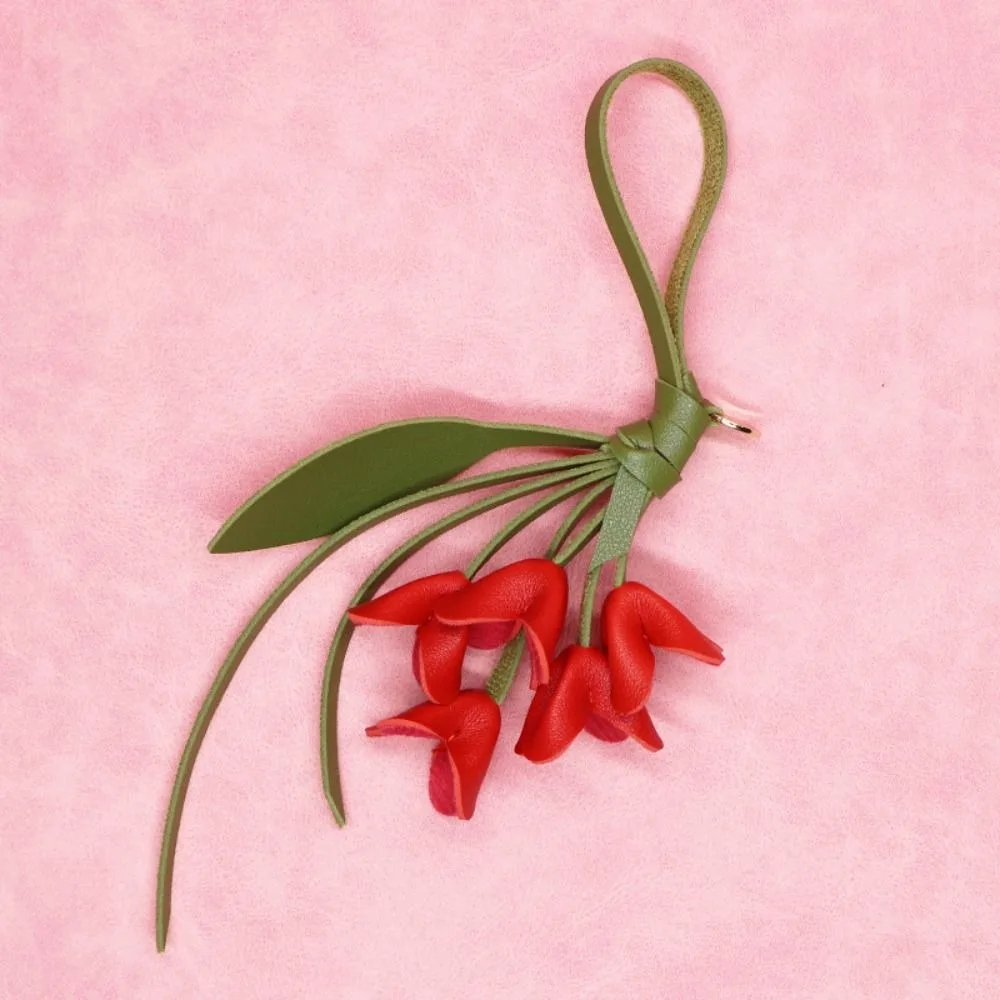 Schöner Blumen-Anhänger aus PU-Leder, handgefertigter Leder-Schlüsselanhänger, modischer Cartoon-Taschenanhänger für Herren – Detail 6