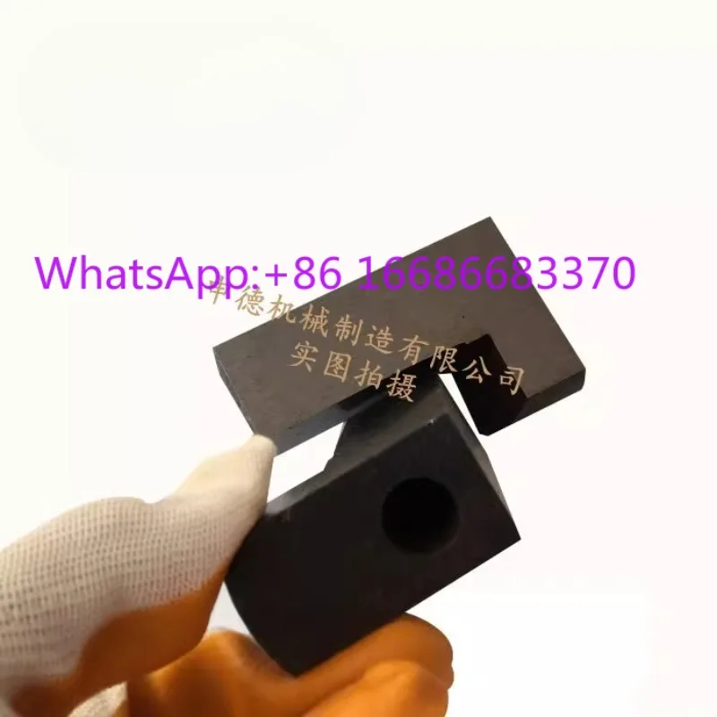 1PCS  Scissor machine accessories q11-3 * 1800 Scissor machine square pin clutch square key 25 * 75 size