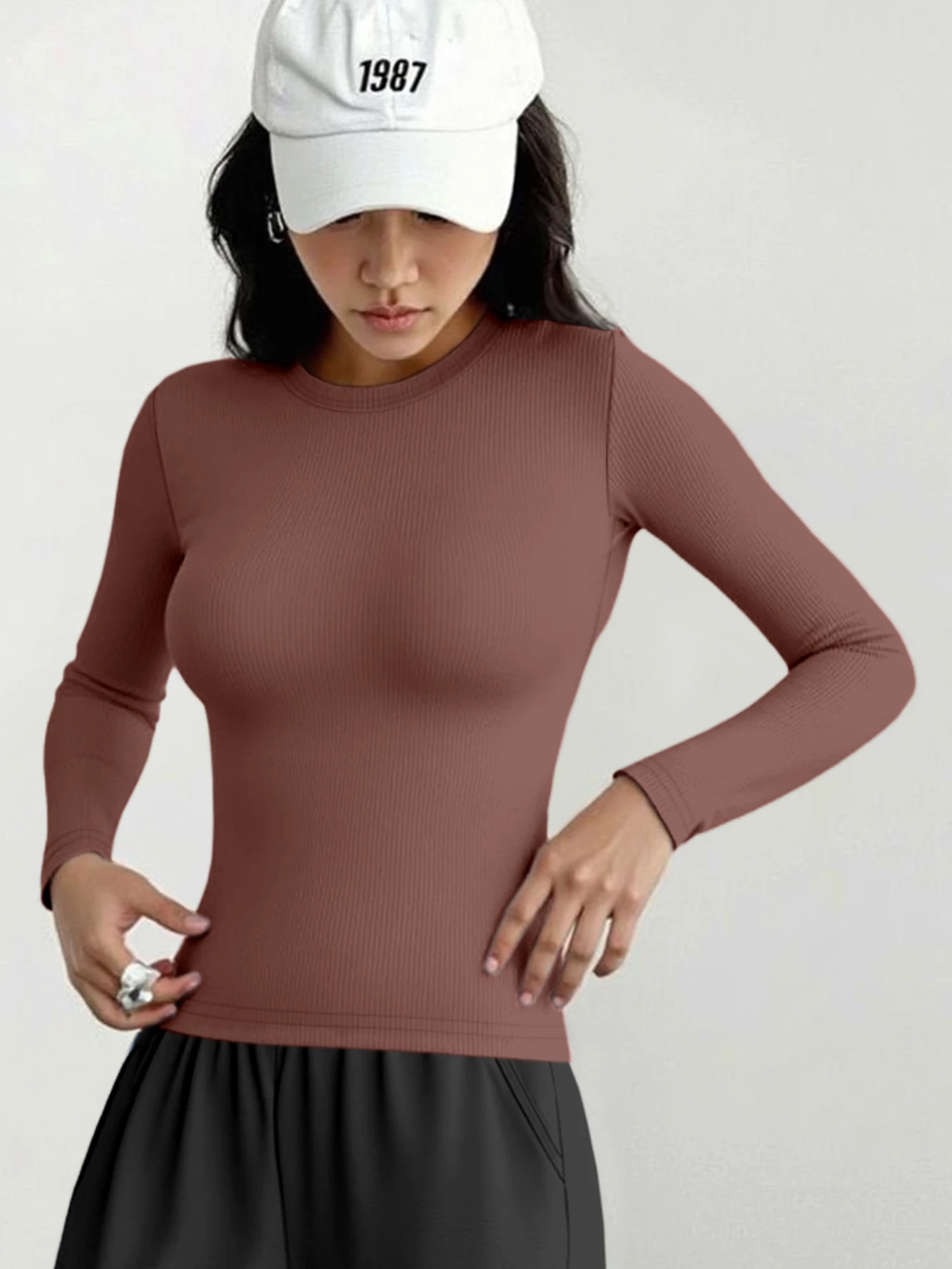 Blusa Cropped Canelada Leve de Manga Longa com Gola Redonda para Camadas, Ideal para Piqueniques de Primavera e Viagens Rodoviárias