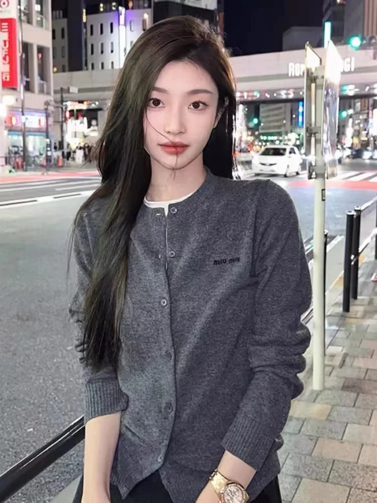 سترة نسائية مفتوحة محبوكة من الصوف 00% سترة فضفاضة ملابس خارجية مستديرة Ne طبقات علوية للخريف والشتاء صوف ناعم مريح