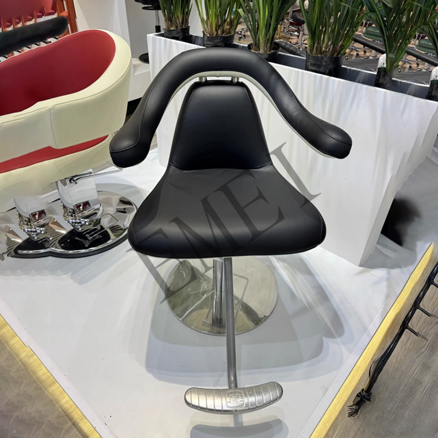 كرسي حلاقة كهربائي جديد لصالون الشعر