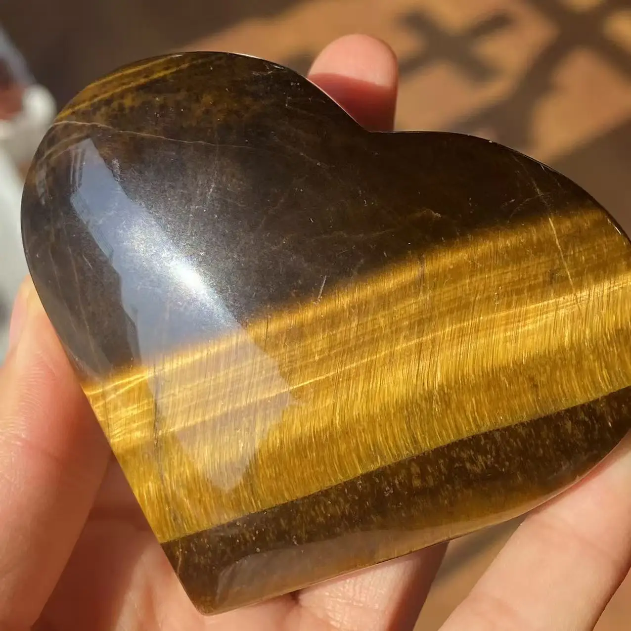 

Natural Tiger-Eye Quartz Crystal Heart, With Natural Luster, Hand-Polished For Healing And Energy Restoration, Demagnetized For