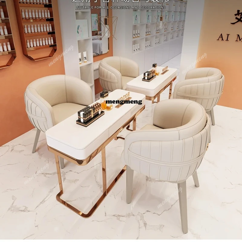 Rotating Nordic Din…