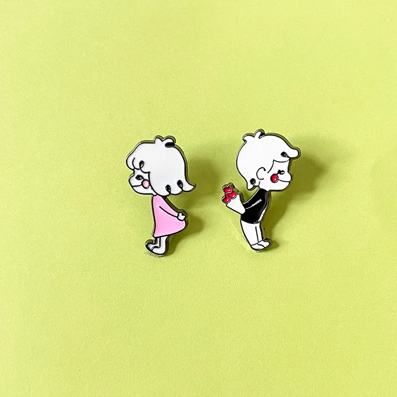 Cartoon Boys Girls Couple Confession Brooches Pins for Backpack Enamel Lapel Pins Cute Elegant Romantic Metal Badge Jewelry Gift