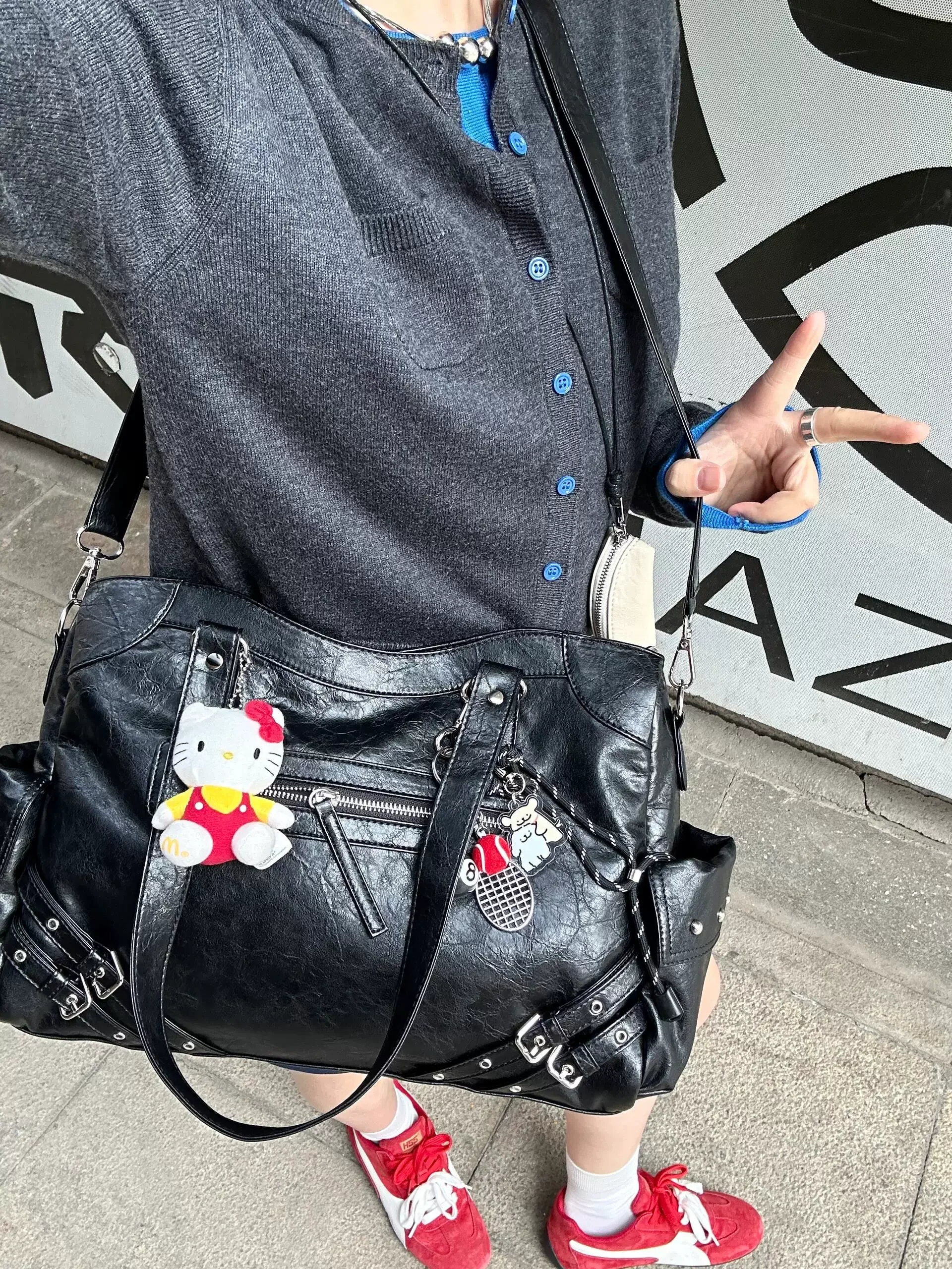 

White Tiya Korean Sle Large Capaci Rivet Motorcycle Bag Commuter oulder Bag Underarm Crossbody Bag for Young People