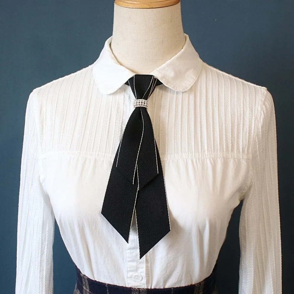 Modische Vintage Stoff-Krawatte mit Perlen, Handgefertigte Britische Fliege, Verstellbare Halsdekoration, Hemdkragen-Krawatte – Detail 9