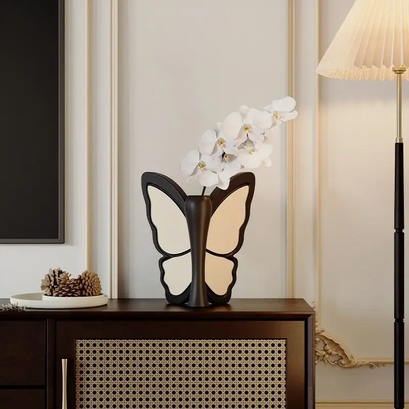 

Middle ancient style butterfly vase ornaments, high-end living room, foyer cabinet, desktop decoration, retro decoration