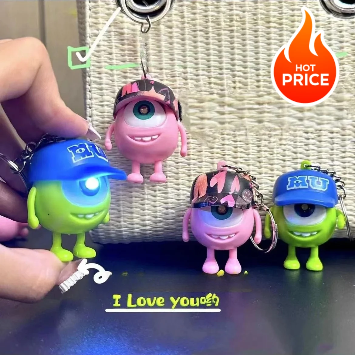 HOT NEW Les grands yeux illuminontont et dites 'Je t'aime'. Porte-clés, bébé poupée, artefact de confession, monstre pendentif sonore, porte-clés