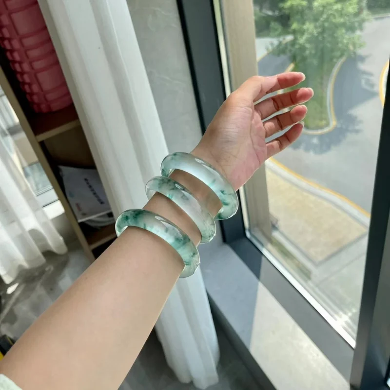 

Браслет Dulong из натурального кварцитового нефрита изумрудного цвета с цветочными узорами, идеально круглый, в форме кольца.