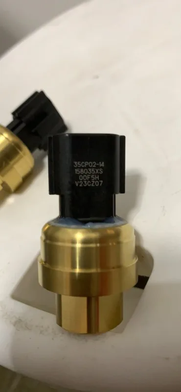 High and low pressure sensors 35CP02-16 35Cp02-14 35CP02-06 for the central Trane a-ir conditioning system in computer room