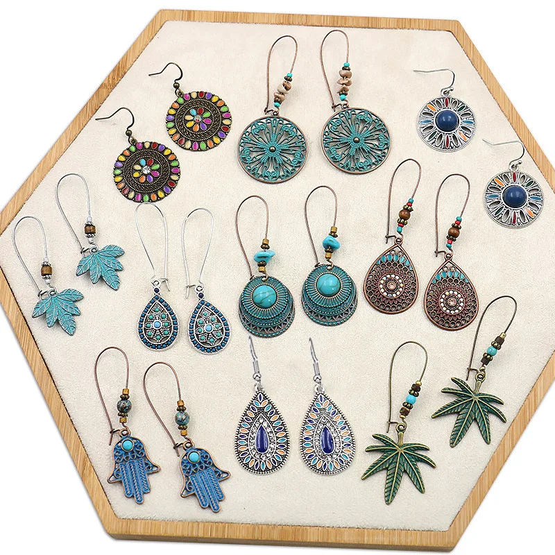 Joyería transfronteriza europea y americana pendientes retro populares hojas de moda con incrustaciones de diamantes de colores pendientes de tuerca de Amazon