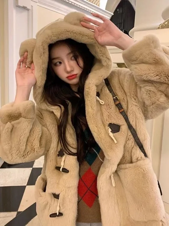 귀여운 곰 모양 버튼 양털 자켓 여성용 겨울 신상 부드러운 밀크 디자인 패셔너블 친환경 모피 코트