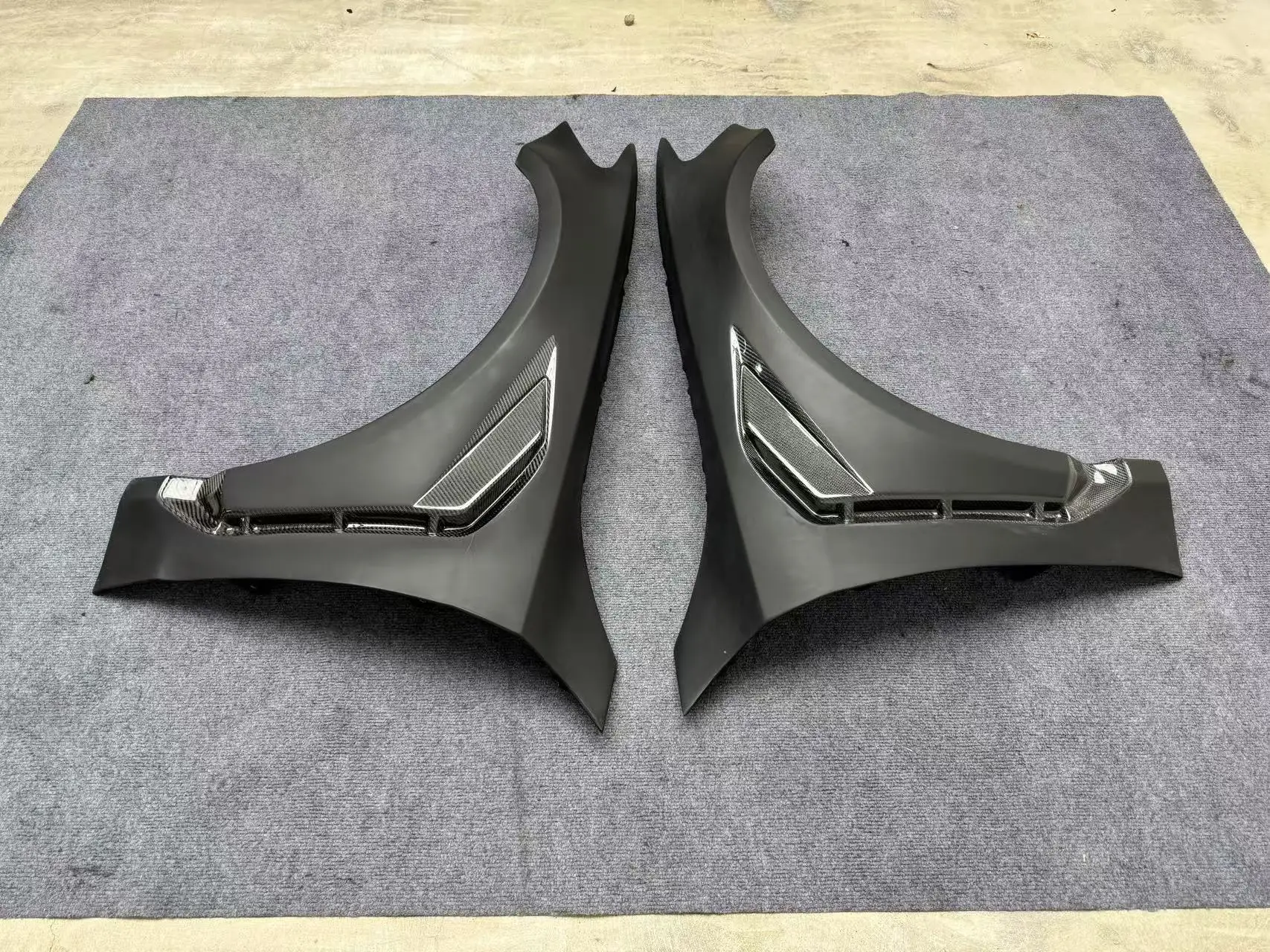 Perfect Quality Automotive Parts Carbon Fiber Fender Suitable for Audi RS7 ABT Style Half Carbon Material Mudguard