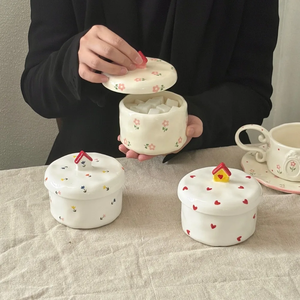 joli-pot-de-rangement-en-ceramique-peint-a-la-main-avec-couvercle-en-forme-de-maison-en-3d-motif-floral-et-cœur-ideal-comme-sucrier-boite-a-bonbons-boite-a-bijoux-decoration-de-table-de-cuisine