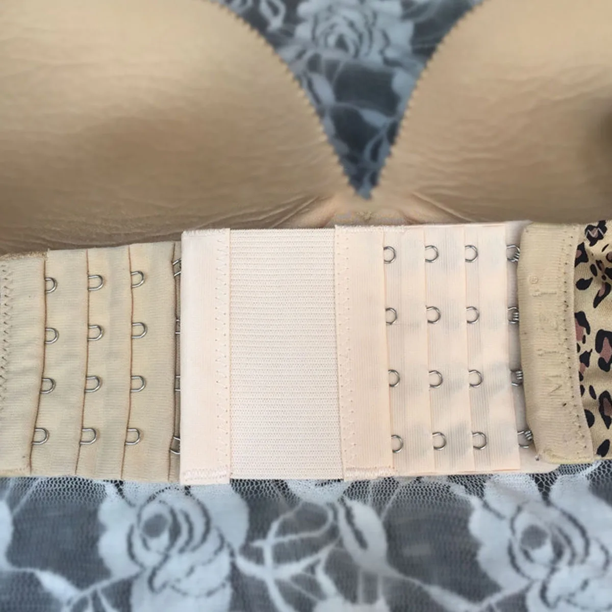 

8Pcs Women's Bra Extenders 2 and 4 Hooks Brassiere Extension Buckles Comfortable Support for Pregnant Moms Double Triple Hook