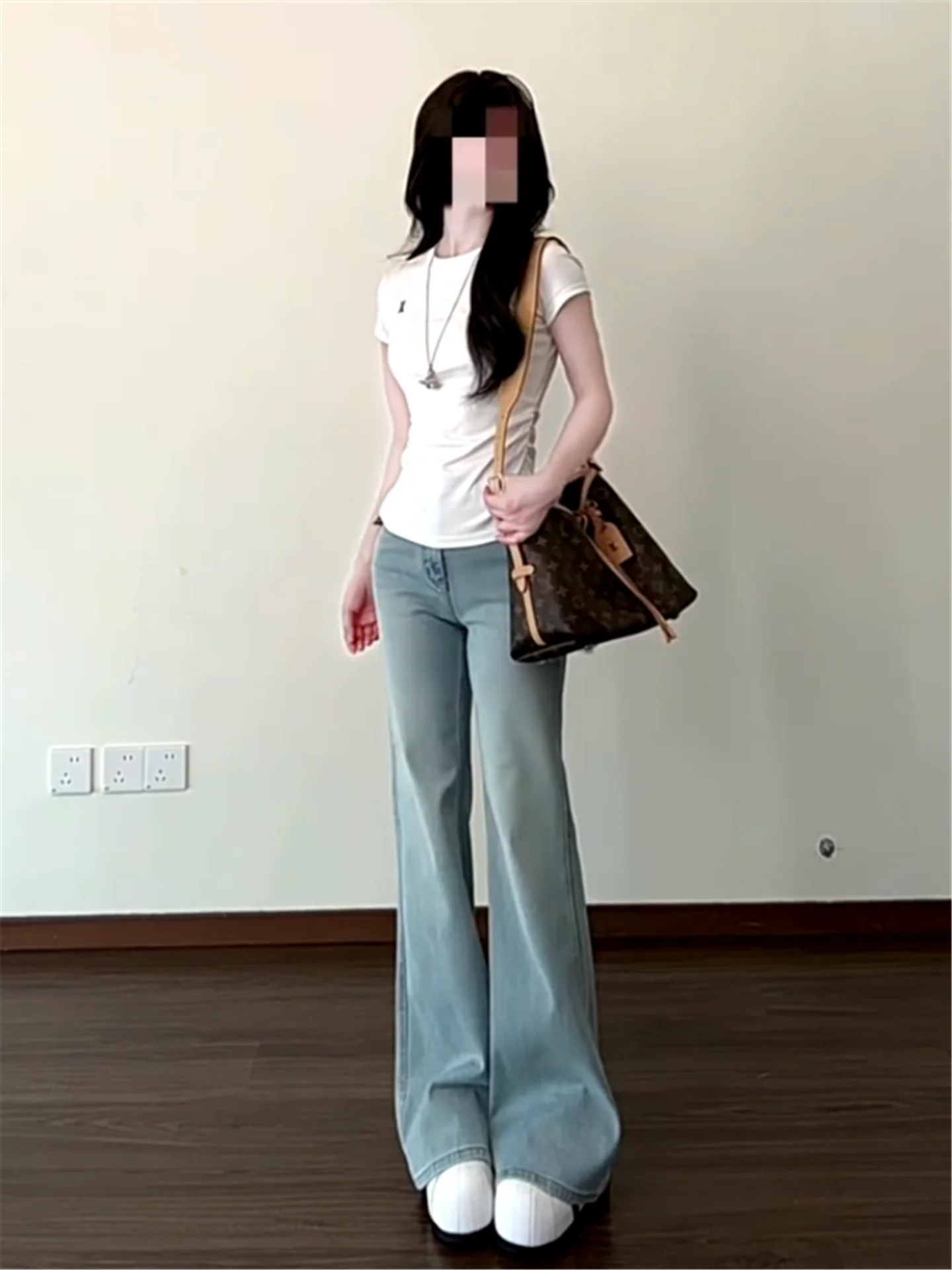 

Светло-голубые свободные джинсы-клеш с низкой посадкой для женщин, винтажные, из выстиранного денима, для весеннего повседневного образа, комфортная посадка