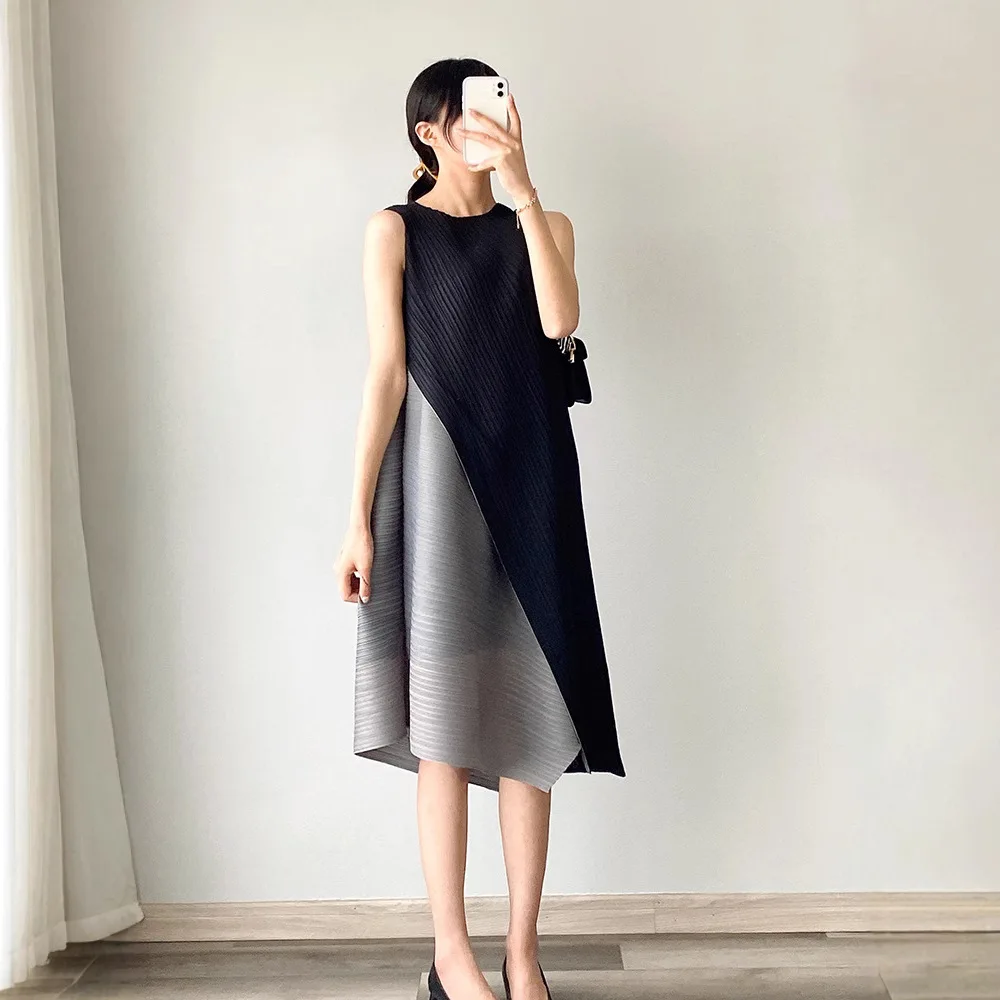 Women's sleeveless summer dress with irregular patchwork color blocking, loose A-line pleated skirt, factory direct sales.