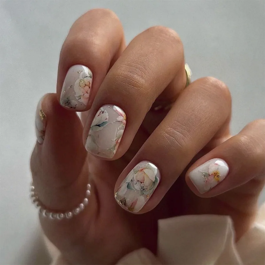 24개 미디움 길이 사각형 가짜 손톱 착용 가능한 화려한 꽃 프렌치 디자인 프레스 온 네일 심플 발레 풀 커버 네일 팁