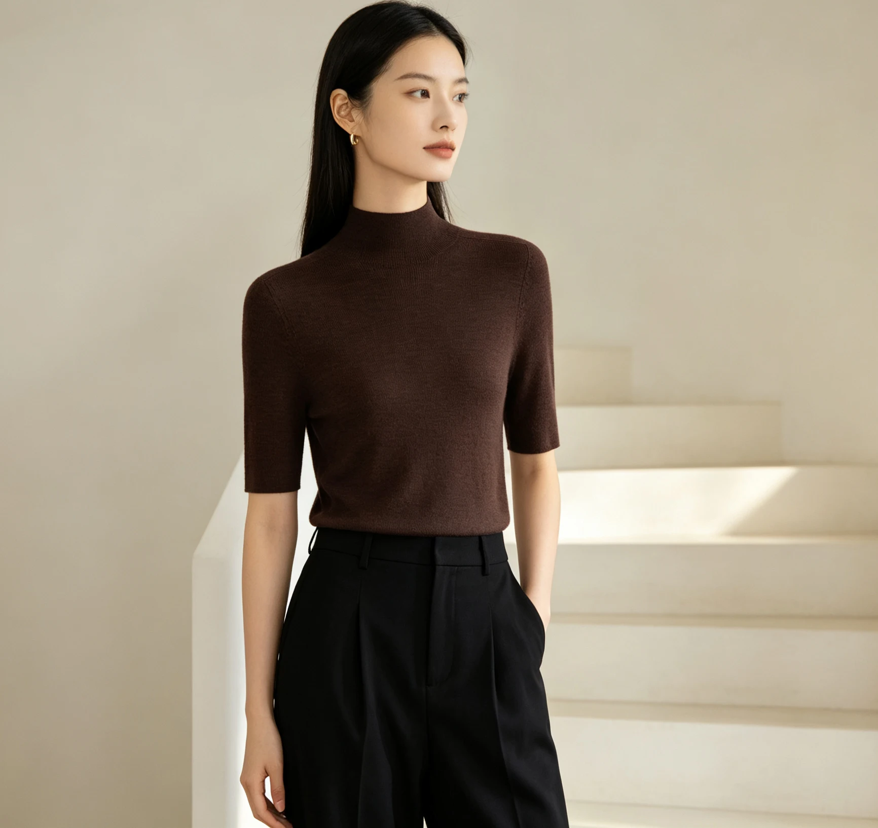 High-necked mid-sleeve sweater with slim five-point sleeves in fine cashmere for women in early autumn