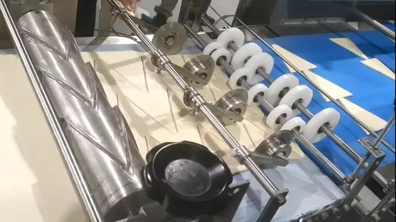 CE 40g Frozen Croissant Making Machine Raw Crescent Rolls Shaping Machine Bakery Machine for Business customize