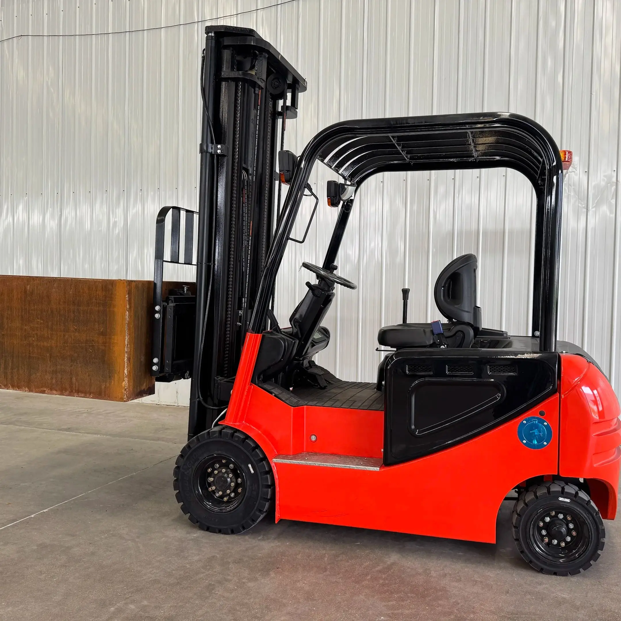 A trustworthy supplier of mini electric forklifts, multi-directional forklifts, and balanced weight forklifts for warehouses