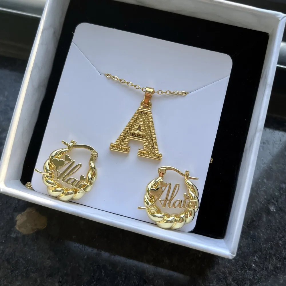 

DUOYING Custom Baby Jewelry Set With Mini 18mm Earring Personalized Initial A-Z Letters Pendant Necklace For Kids Gift