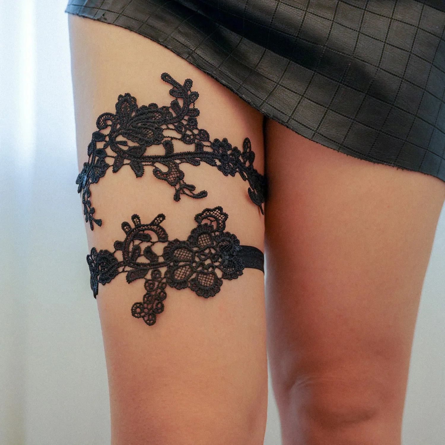 

Black Lace Wedding Garter for Bride Prom Bridal Leg Ring Loops Sexy Thigh Ring for Women Bride Dress