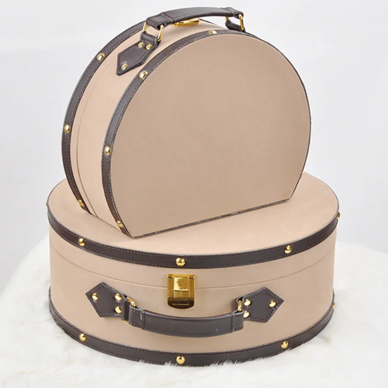 Vintage Locking Train Case for Cosmetics Storage Hat Carry Case