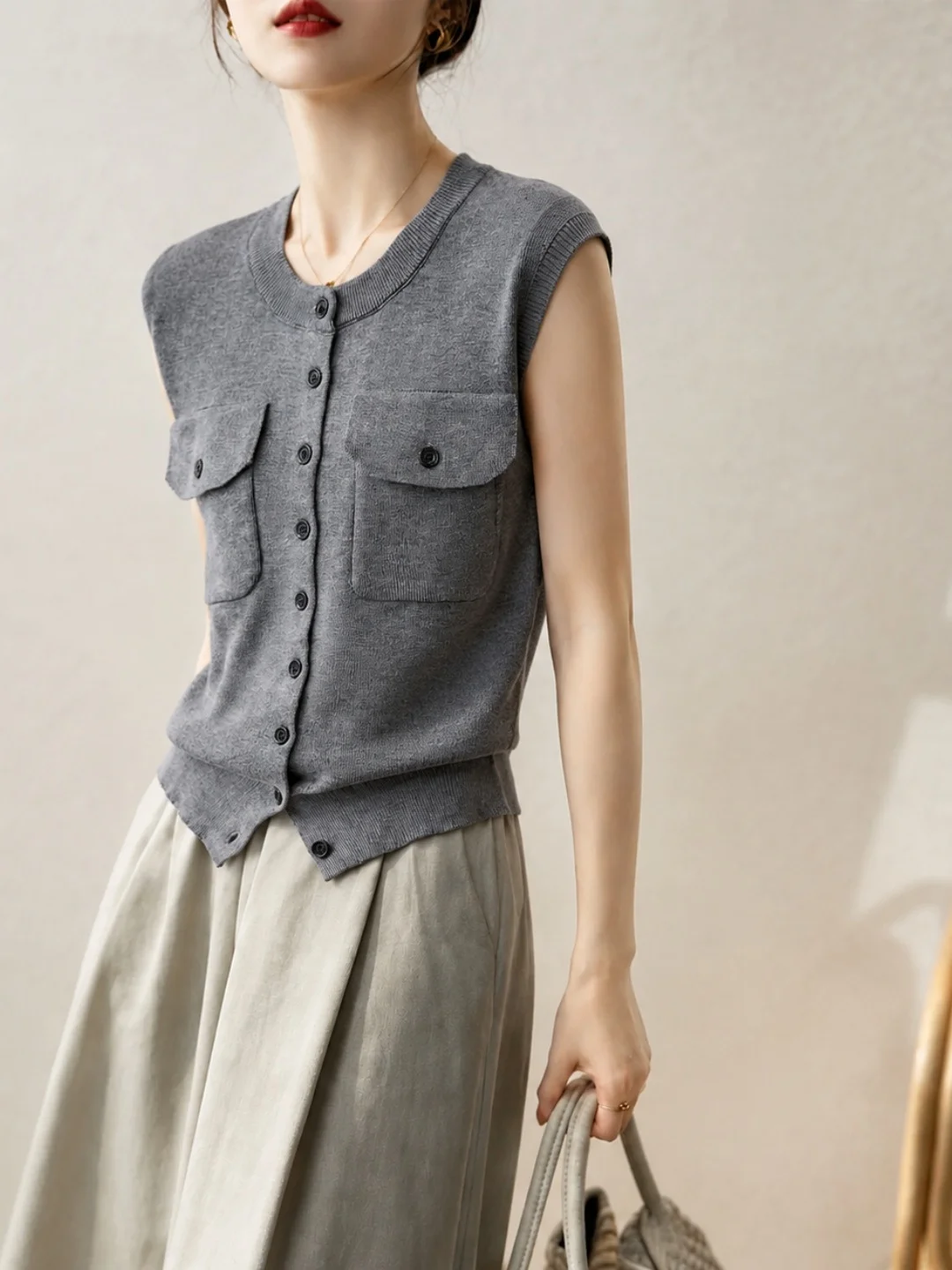 Soft Skin-friendly Korean Style Knitted Vest Sleeveless Versatile Fashionable Women's Top Button Detail Straight Cut Silken